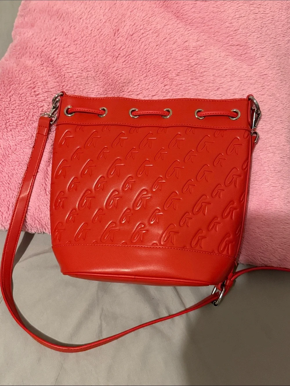 Glamoholic Lifestyle bold red